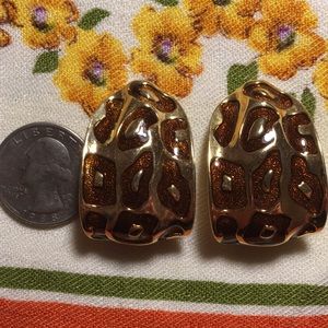 3 for $10 closet sale! Giraffe clip on earrings